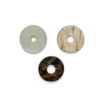 Three jade discs Qing Dynasty, 19th century | 清十九世紀 玉璧一組三件