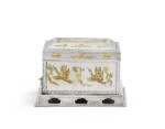 A Chinese parcel-gilt silver casket to dry tea, 19th century | Boîte pour sécher le thé en argent et vermeil, Chine, XIXe siècle