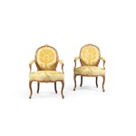  A pair of Louis XV parcel-gilt beechwood armchairs, circa 1755 | Paire de fauteuils d'époque Louis XV en hêtre rechampi or, vers 1755