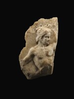  A ROMAN MARBLE RELIEF FRAGMENT, EARLY 1ST CENTURY A.D.