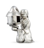 A Chinese silver night-light shaped as a kneeling Chinese, 19th century | Veilleuse en argent en forme de Chinois agenouillé, Chine, XIXe siècle