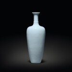 A 'clair-de-lune'-glazed amphora vase, Qing dynasty, 19th / early 20th century | 清十九 / 二十世紀初 天藍釉萊菔尊 《大清康熙年製》仿款