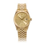 REFERENCE 15017, DATE YELLOW GOLD AUTOMATIC WRISTWATCH WITH DATE AND BRACELET CIRCA 1982