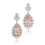 Pair of Fancy Pink Diamond and Diamond Pendent Earrings | 11.17 及 10.85 克拉 彩粉紅色鑽石 配 鑽石  耳墜一對