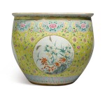 A VERY LARGE YELLOW-GROUND FAMILLE-ROSE FISHBOWL, 19TH / 20TH CENTURY