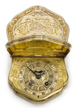 A SILVER-GILT SNUFF BOX WITH TIMEPIECE, THE DIAL WITH FALSE PENDULUM CIRCA 1740 [銀鎏金鼻煙壺連時計，備仿鐘擺錶盤，年份約1740]