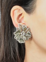 Pair of Diamond and Titanium Fibre earrings |  寶嘉斯仁 | 鑽石 及 鈦纖維 耳環 一對
