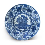 A large and finely painted blue and white 'kraak' 'floral' charger Ming dynasty, Wanli period | 明萬曆 克拉克青花花卉紋大盤