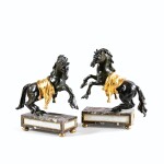 A PAIR OF GILT-BRONZE REARING HORSES, 18TH CENTURY ON LATER BASE | PAIRE DE CHEVAUX CABRÉS EN BRONZE PATINÉ ET DORÉ, XVIIIÈME SIÈCLE