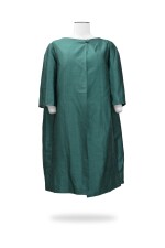 Livia, Haute Couture, circa 1960, Shantung coat with pleats at the back | Manteau en shantung au dos plissé