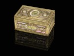 A mother of pearl snuff box with two-colour gold mounts