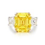 Fancy Vivid Yellow Diamond and Diamond Ring | 7.36克拉 艷彩黄色鑽石 配 鑽石 戒指