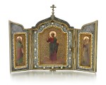  A PARCEL-GILT GOLD, SILVER AND PEARL-SET TRIPTYCH ICON, OLOVYANISHNIKOV AND SONS, MOSCOW, 1908-1917