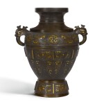 A LARGE ARCHAISTIC GOLD AND SILVER-INLAID BRONZE VASE, QING DYNASTY, 17TH/18TH CENTURY | 清十七/十八世紀 銅錯金銀仿古夔鳳紋雙耳大瓶