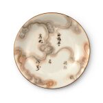 A small famille-rose marble-imitation dish, Qing dynasty | 清 仿雲石釉小盤