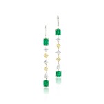 Pair of Emerald and Diamond Pendent Earrings | 天然「哥倫比亞穆索」無油祖母綠 配 鑽石耳墜一對 (祖母綠共重3.25克拉)