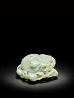 A large pale celadon jade peach-shaped box and cover, Qing dynasty, Qianlong period | 清乾隆 青白玉桃式蓋盒