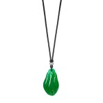 Carved Jadeite and Diamond Pendent Necklace | 天然翡翠 配 鑽石 項鏈