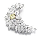 Fancy yellow diamond and diamond brooch | 彩黃色鑽石配鑽石別針