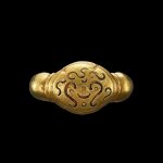 A solid gold ring with an incised bezel Java, Indonesia, 7th-12th century | 印尼爪哇 七至十二世紀 生命之樹紋金戒指