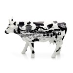 Reference GFT000658.00 | A ceramic cow figurine, Made in collaboration with Cow Parade, Circa 2006 | 愛彼 | 型號GFT000658.00 | 陶瓷乳牛擺設，與 Cow Parade 合製，約2006年製