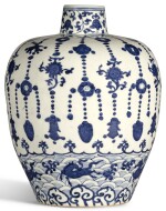 A BLUE AND WHITE JAR JIAJING MARK AND PERIOD | 明嘉靖 青花瓔珞海馬紋罐 《大明嘉靖年製》款