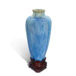 A flambé-glazed trilobed vase, Qing dynasty, 18th century 清十八世紀 窰變釉三聯瓶