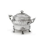  A silver covered sugar-bowl, Jean André Sallony, Marseille, 1771-1772 | Pot à sucre couvert en argent par Jean André Sallony, Marseille, 1771-1772