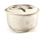 A painted 'Cizhou' 'floral' bowl and cover, Jin dynasty