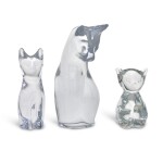 Three glass seated figures of cats, 20th century