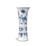 A blue and white 'figural' beaker vase, 17th century | 十七世紀 青花人物故事圖花觚