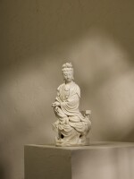 A Dehua figure of Guanyin, Qing dynasty, 18th century |  清十八世紀 德化白釉觀音坐像 《何朝宗》款