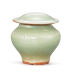 A Longquan celadon jarlet and cover, Yuan - Ming dynasty 元至明 龍泉青釉小蓋罐