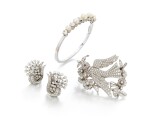 Pearl and diamond bracelet, ruby and diamond brooch and pair of earclips (Bracciale con perle e diamanti, spilla e paio di orecchini in diamanti e rubini)