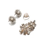 Pair of natural pearl and diamond brooches, a cultured pearl and diamond brooch and a ring (Coppia di spille in perle naturali, spilla e anello in perle coltivate e diamanti)