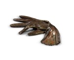 Sculpture en bronze, [vers 1900] : gant de femme (reproduit dans "Nadja").