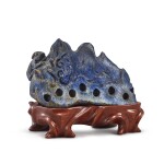 A carved lapis lazuli 'rabbit and lingzhi' boulder, Qing dynasty, 19th century 清十九世紀 青金石瑞兔靈芝圖山子