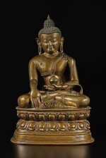 A large copper alloy figure of Shakyamuni Buddha, Tibet, 17th century or earlier | 西藏 十七世紀或更早 銅合金釋迦牟尼佛坐像  ﻿