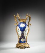 A Louis XV style gilt-bronze mounted Kangxi period (1662-1722) famille verte porcelain vase,  19th century | Vase en porcelaine de Chine famille verte d'époque Kangxi (1662-1722) à monture de bronze doré de style Louis XV, XIXe siècle