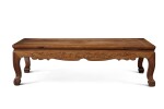 A 'huanghuali' low table (Kangzhuo), 17th / 18th century | 十七 / 十八世紀 黃花梨有束腰螭龍紋炕桌