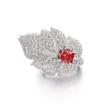 Fancy Red Diamond and Diamond Ring | 1.06克拉 彩紅色鑽石 配 鑽石 戒指