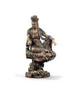 A large carved wood seated Guanyin Early 20th century | 二十世紀早期 木雕加彩觀音坐像