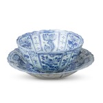 A Kraak punch bowl and a large Kraak charger, Ming dynasty, 16th century | 明十六世紀 克拉克青花花卉紋大盌及大盤一組兩件