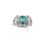Emerald and diamond ring [Bague émeraude et diamants]