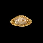 A gold and cabochon crystal repoussé ring Khmer, 8th - 11th century | 八至十一世紀 高棉 金嵌水晶戒指