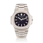 Nautilus, Reference 3711 | A white gold bracelet watch with date, Circa 2003 | 百達翡麗  | Nautilus 型號3711 | 白金鏈帶腕錶，備日期顯示，約2003年製