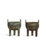 An extremely rare pair of archaic bronze ritual food vessels (Ding), Late Shang dynasty | 商末 子龔鼎一對