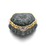 A jewelled hardstone snuff box with gold mounts, 19th century in earlier taste