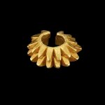 A double-layered solid gold earring Java, Indonesia, 7th - 12th century | 印尼爪哇 七至十二世紀 雙層金耳飾