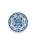 A small blue and white barbed dish, Mark and period of jiajing |  明嘉靖 青花瑞果蓮花紋菱口折沿盤 《大明嘉靖年製》款